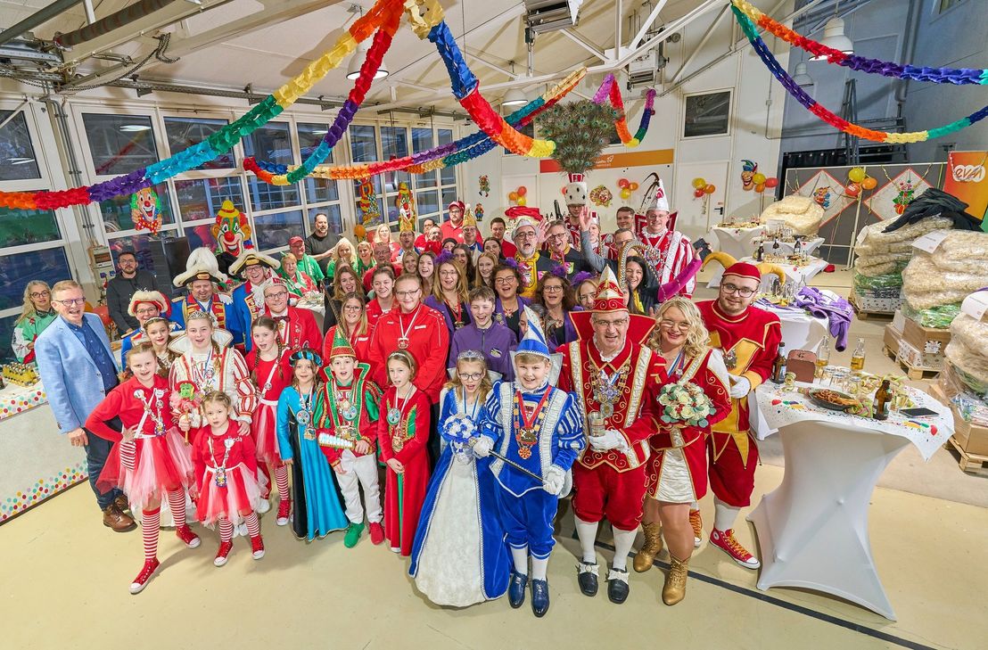 Kamelle für die Jecken: Die neunte evm-Palettenparty im Februar 2025 war ein voller Erfolg. Für den kommende Session verlost die evm wieder elf Paletten mit Wurfmaterial.