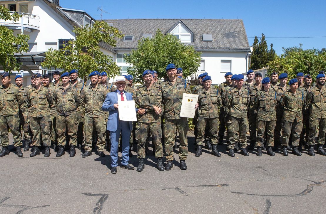 Mit einem feierlichen Appell ist am vergangenen Donnerstag, 13. August 2026, die Patenschaft zwischen der Stadt Boppard und der 9. Kompanie des Sanitätsregiments 2 offiziell besiegelt worden,