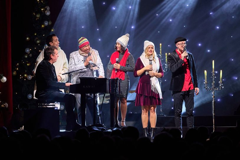 Die Mischung aus Musik, Poesie, beeindruckenden Lichteffekten und berührenden Geschichten hat »Christmas Moments« längst zu einer festen vorweihnachtlichen Tradition werden lassen.