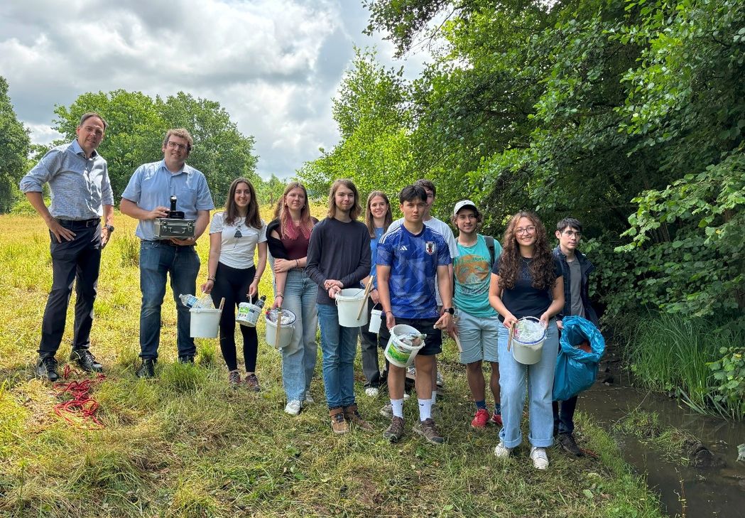 Die Projektgruppe am Konzer Bach mit dem Beigeordneten Guido Wacht und dem Projektleiter, Jürgen Kopp.