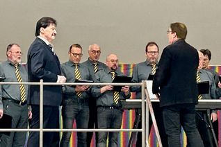 Mit Musik, Gesang und 150 Gästen feierte der Ortsbürgermeister von Lutzerath Günter Welter im Bürgerhaus seinen 75. Geburtstag.