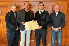 Matthias Wingender (2. v. r.) ist – im Beisein von Christopher Wittig (rechts) und Anett Weiß von der VG-Verwaltung Mendig – durch VG-Bürgermeister Jörg Lempertz (2. v. l.) offiziell zum Wehrführer der Freiwilligen Feuerwehr Volkesfeld ernannt worden.