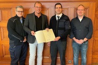 Matthias Wingender (2. v. r.) ist – im Beisein von Christopher Wittig (rechts) und Anett Weiß von der VG-Verwaltung Mendig – durch VG-Bürgermeister Jörg Lempertz (2. v. l.) offiziell zum Wehrführer der Freiwilligen Feuerwehr Volkesfeld ernannt worden.