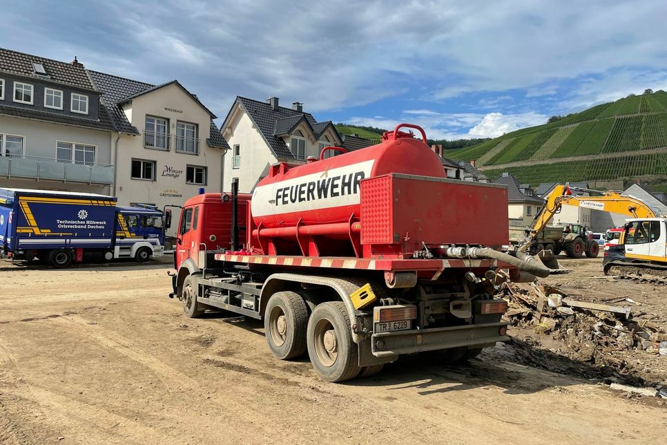 Die Fahrzeuge aus Trier werden im Kreis Ahrweiler unter anderem zum Transport von Trink- und Brauchwasser eingesetzt. Foto: Feuerwehr Trier