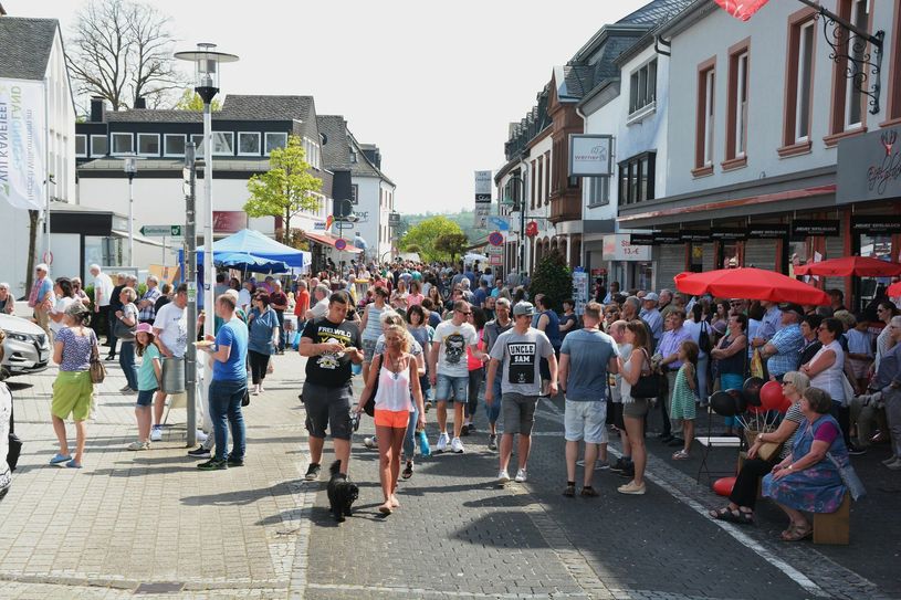 Das sonnige Wetter war ideal für einen Bummel durch Stadt. Foto: Gassen
