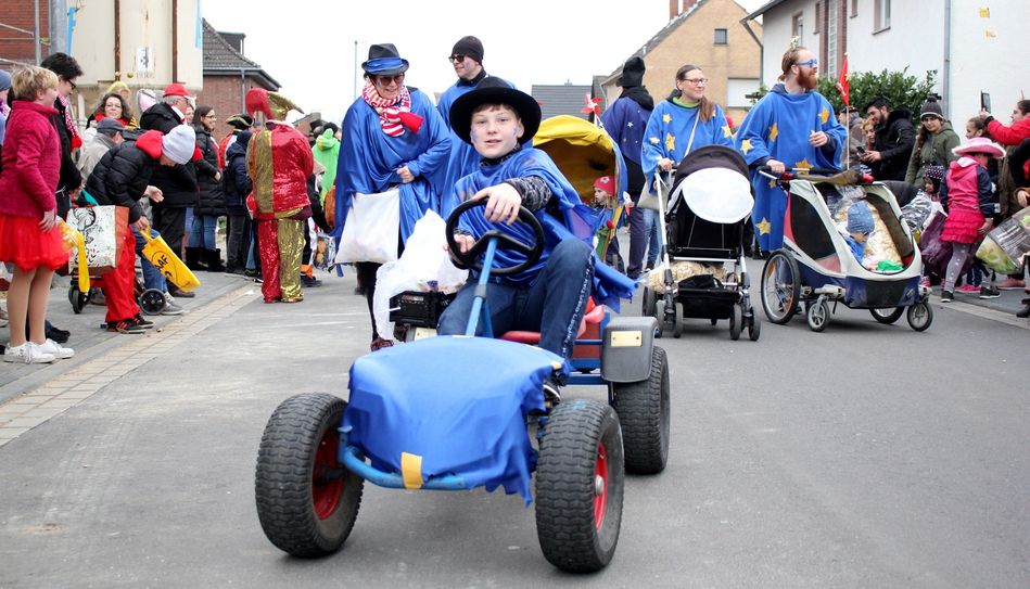 Angeführt wurde die Gruppe von diesem Kettcar-Fahrer. Foto: Thomas Schmitz/pp/Agentur ProfiPress