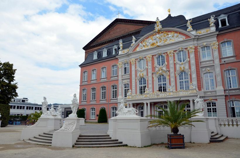 Vor dem Kurfürstlichen Palais findet vom 10. bis 13. August die Trierer Sektgala statt. Foto: Finkenberg
