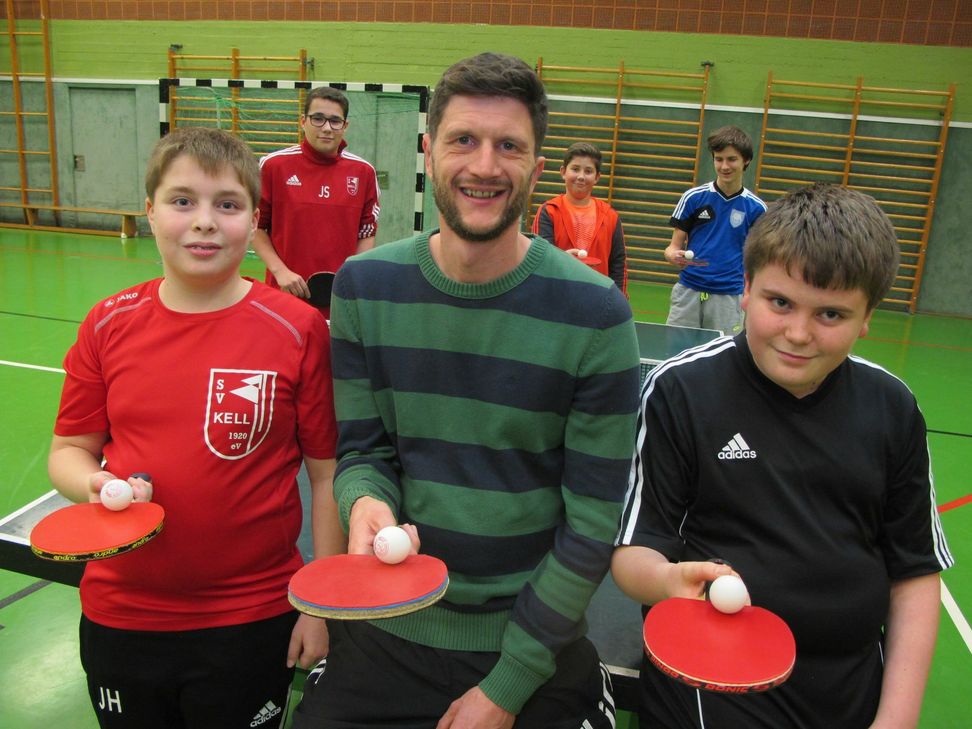 Viele Jugendliche in Kell und Umgebung kennen Jochen Heib bereits als Tischtennistrainer.              Foto: FF