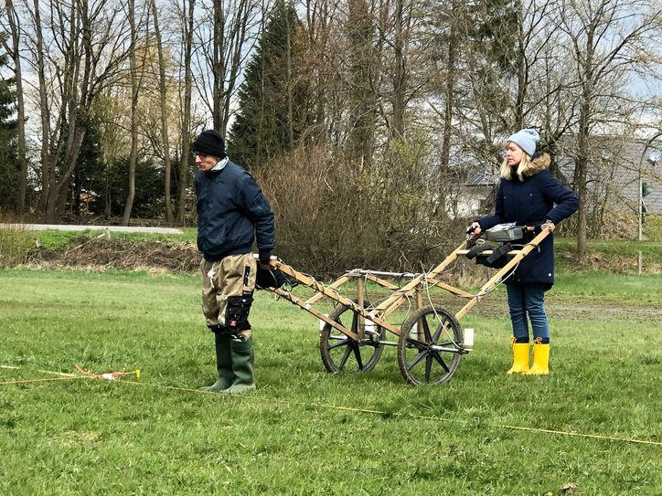 Geophysik-Studenten des Archäologischen Institutes der Uni Köln nahmen Grünflächen im Meisenbruch nahe Simmerath unter die Lupe. Foto: T. Förster