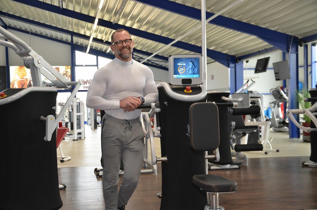 Michael Anders möchte seinen Kindern ein intaktes Familienunternehmen übergeben. Tochter Celine hat einen Master im Gesundheitsmanagement, Sohn Jeff wird Fitness-Ökonom. Aktuell bereitet dem Betreiber vom Gesundheits- und Fitness-Studio »Fit for life« die wirtschaftliche Lage, aber auch die Gesundheit seiner Mitglieder große Sorgen. Foto: T. Förster