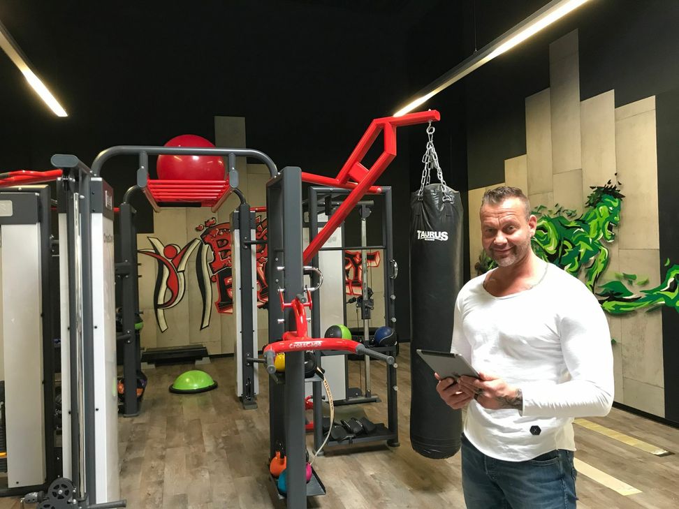 Ralph Beuel arbeitet an den neuen Plänen. Die Body Factory-App bietet Fitness auch im Lockdown.