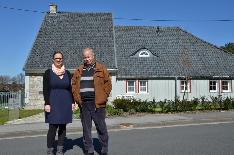 Die Tochter arbeitet, der Vater lebt im Roetgener »Printzenhöfchen« und haben sich damit einen gemeinsamen Traum erfüllt: Die Immobilienmakler Carola Braun und Werner Cosler.