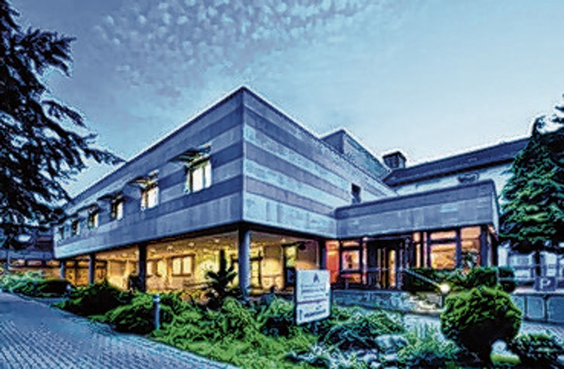 Die Patienten schätzen die Eifelklinik aufgrund ihrer guten Qualität, des fürsorglichen Personals und der räumlichen Nähe. Das belegen zahlreiche Studien. Im »Bundes-Klink-Atlas« kann das Simmerather Krankenhaus mit großen Mitbewerbern hingegen nicht mithalten...