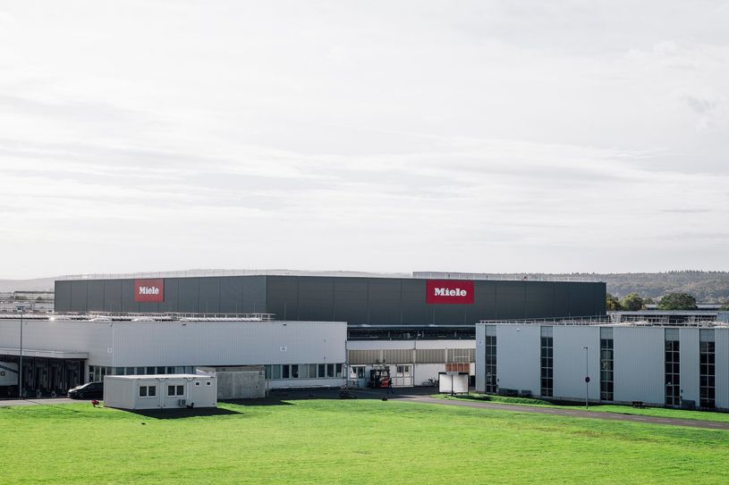 : In nur 15 Monaten Bauzeit errichtet: Die neue Logistikhalle am Miele-Standort in Euskirchen.