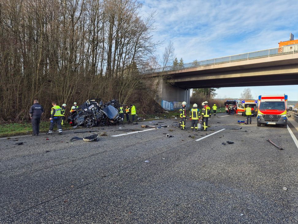 Im Einsatz waren beziehungsweise sind die Polizeiinspektion Hermeskeil, die Polizeiautobahnstation Schweich, der Wehrleiter der VG Hermeskeil, der Rüstzug der Feuerwehr Hermeskeil, das DRK Hermeskeil und Wadern, der Air Rescue Rettungshubschrauber aus Luxemburg sowie die Autobahnmeisterei.