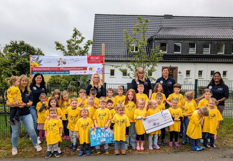 Scheckübergabe an die Kita Kastanienlaube in Ripsdorf