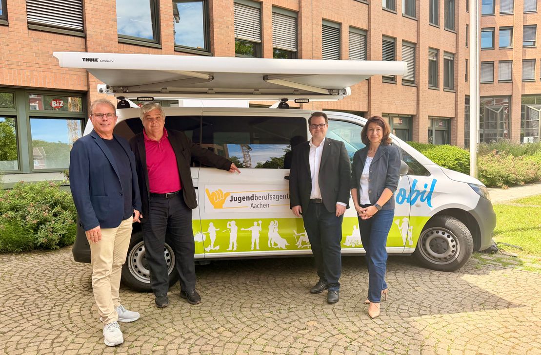 Stefan Graaf, Geschäftsführer des Jobcenters StädteRegion Aachen; Ulrich Käser, Vorsitzender der Geschäftsführung der Agentur für Arbeit Aachen-Düren; Sebastian Becker, Stellvertretender Oberbürgermeister der Stadt Aachen; Nadejda Pondeva, Amtsleiterin der Kommunalen Koordinierungsstelle StädteRegion Aachen.