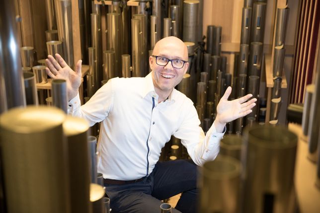 Der Organist der Hohen Domkirche Speyer Markus Eichenlaub gastiert am 19. April in Konz in der Kirche.