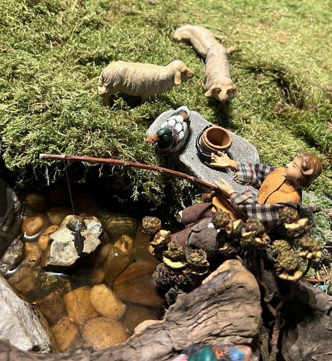 Eine ganze Krippenlandschaft nimmt das Wohnzimmer von Hans Murk ein, die er mit seiner Frau Hannelore mit viel Liebe zum Detail errichtet hat.