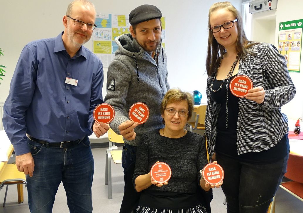 Thomas Zuche (von links), Martin Herez, Claudia Behge und Cilli Rohn (sitzend) stehen für mehr Aufgeschlossenheit gegenüber Zuwanderern. Foto: Mohsmann