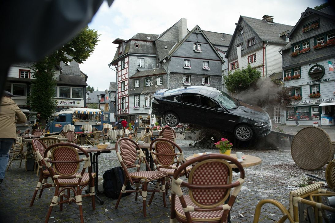 Actionszenen in beschaulicher Fachwerkidylle: »Dieser Kontrast macht den Reiz des Drehortes aus - Monschau ist ein glänzendes Beispiel dafür«, so Collide-Koproduzent Daniel Hetzer.