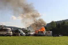 Der Brand verursachte eine hohe Rauchsäule.