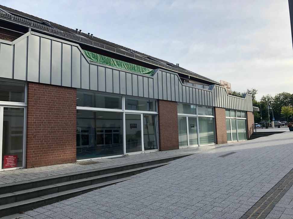 So soll sie aussehen, die moderne Bürogemeinschaft - »Coworking Space« genannt, die zwischen Rathausplatz und Robert-Koch-Straße inmitten von Simmerath entsteht. Grafik: cowork AG / Foto: T. Förster