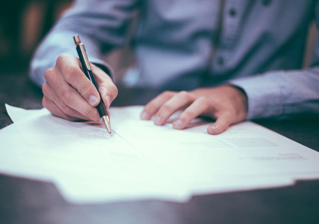 In In Rheinland-Pfalz wird damit begonnen, den Schulbetrieb wieder aufzunehmen.