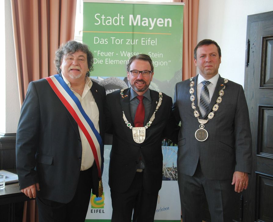Bürgermeister Bernard Moraine (v. l.), Oberbürgermeister Wolfgang Treis und Bürgermeister Stanislav Blaha beim offiziellen Empfang im Alten Rathaus.