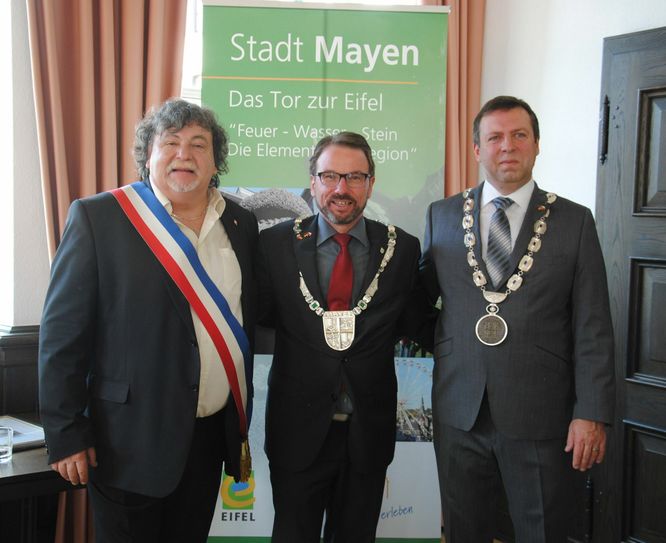 Bürgermeister Bernard Moraine (v. l.), Oberbürgermeister Wolfgang Treis und Bürgermeister Stanislav Blaha beim offiziellen Empfang im Alten Rathaus.