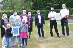 Vossenacker Grundschüler und Wehrleute aus Straß wurden für ihr Engagement für die Umwelt mit dem »innogy-Klimaschutzpreis« ausgezeichnet. Foto: T. Förster