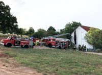 Ein Großaufgebot von Feuerwehren, Rettungsdienst und Polizei bekämpfte das Feuer in einem Reihenendhaus am Ortsrand von Hargesheim.