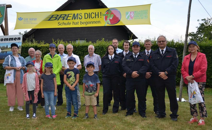 Am Mützenicher Ortseingang wurde die Aktion »Brems Dich - Schule hat begonnen« der Monschauer Verkehrswacht offiziell gestartet.