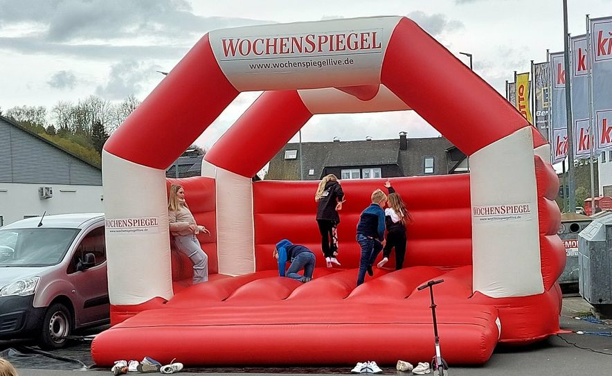 Für die kleinen Besucher stand die WochenSpiegel-Hüpfburg zur Verfügung.