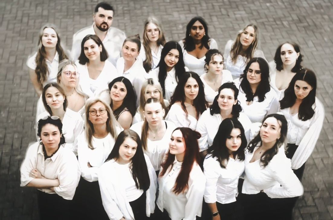 Das Ensemble von „It’s a Woman’s World“ feiert am 24. Oktober Premiere in der Hochwaldhalle Hermeskeil