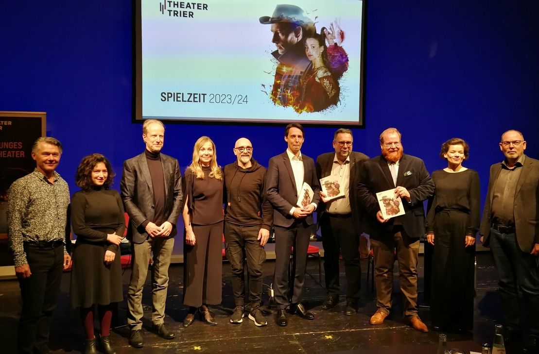 Lajos Wenzel bildet mit Manfred Langner für die nächsten fünf Jahre ein Intendanten-Duo, das mit Generaldirektor Jochem Hochstenbach und Ballettdirektor Roberto Scafati auch während der Zeit der Renovierung ein attraktives und vielfältiges Angebot aus allen drei Sparten bereithält.
