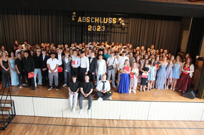 121 Absolventinnen und Absolventen feierten mit einem bunten Programm den Abschluss ihrer Schulzeit.                             Foto: privat