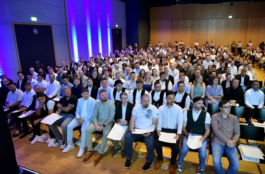 Der Blick in den Saal: Insgesamt 164 neue Meisterinnen und Meister sowie 25 Absolventen weiterer Fortbildungen standen bei der Feier im Mittelpunkt.