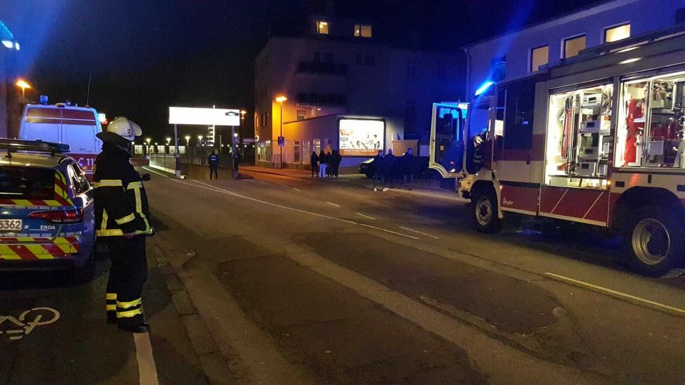 Einen größeren Einsatz gab es bereits vor Mitternacht in der Viehmarkt-Tiefgarage. Dort hatte ein Unbekannter eine selbst gebaute Nebelkerze in den Treppenaufgang geworfen. Foto: WSTV