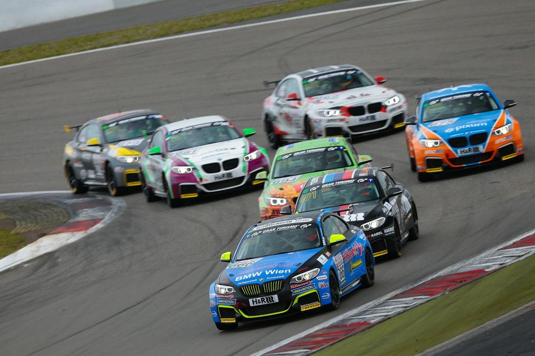 Im Fahrerfeld werden in der neuen Saison viele junge Rennsportler mitmischen.