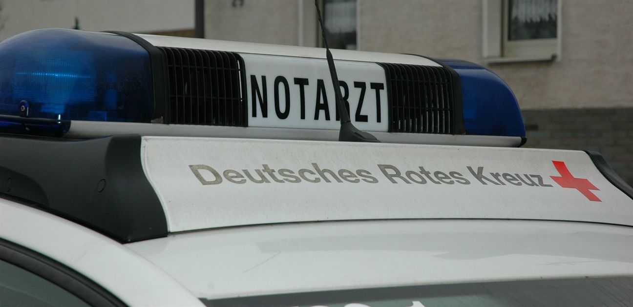 Ein Radfahrer musste auf dem Maifeld-Radweg notärztlich behandelt werden.