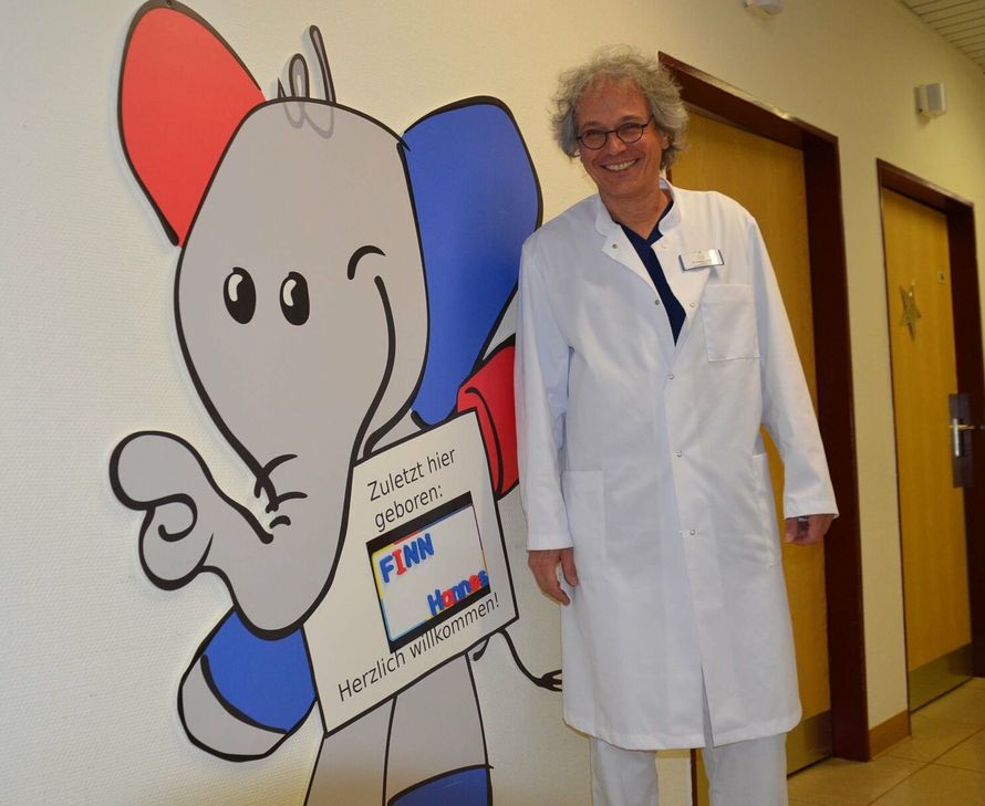 Chefarzt Dr. med. Andreas Cosuin auf der geburtshilflichen Station der Eifelklinik.