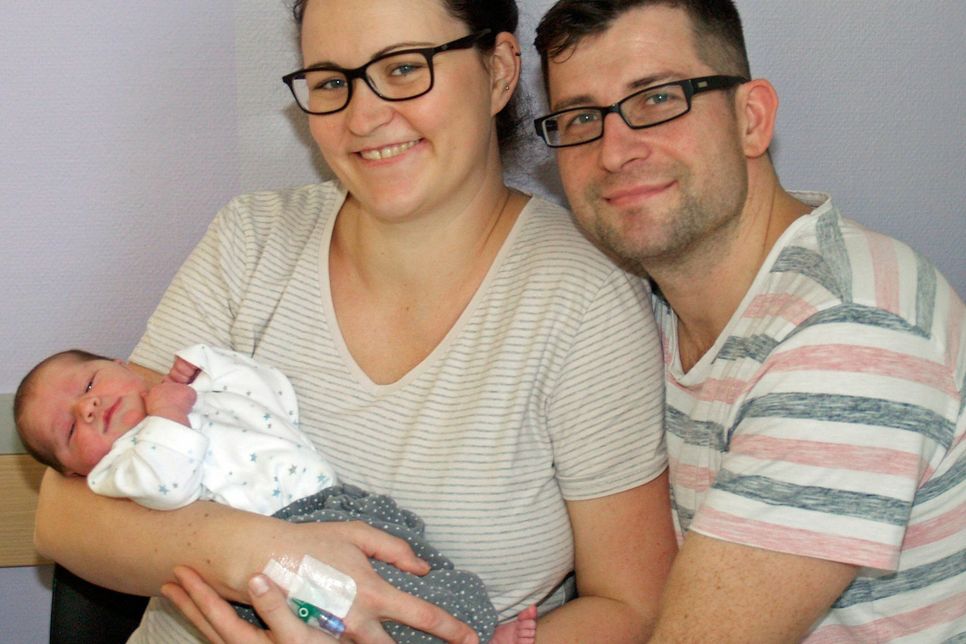 Glückliche Eltern: Bettina und Marcel Helbig freuen sich über die Geburt ihrer Tochter Mathilda Helene. Foto: Verbundkrankenhaus