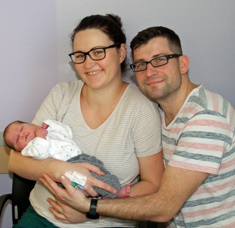 Glückliche Eltern: Bettina und Marcel Helbig freuen sich über die Geburt ihrer Tochter Mathilda Helene. Foto: Verbundkrankenhaus