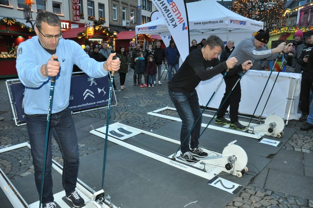 Zum Biathlon gehört auch das "Langlaufen".