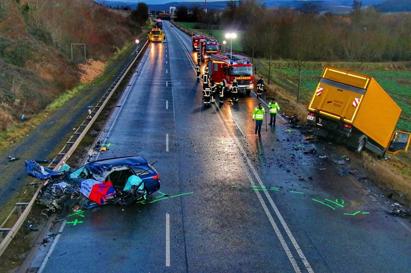 Ein Bild der Verwüstung bot sich an der Unfallstelle zwischen Monzingen und Martinstein am gestrigen Nachmittag. Fotos: S. Schmitt