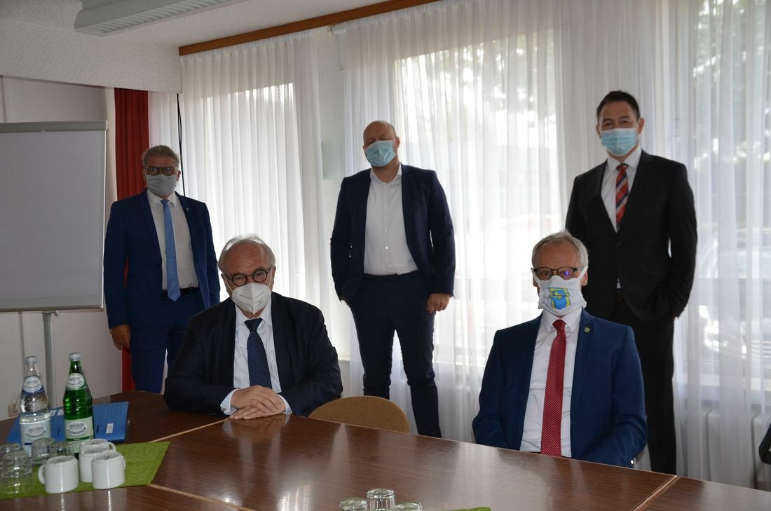 Der CDU-Bundestagsabgeordnete und Vorsitzende der Ärztekammer Nordrhein, Rudolf Henke, besuchte die Eifelklinik, die seit zehn Jahren von der Artemed-Gruppe betrieben wird. Fotos: T. Förster
