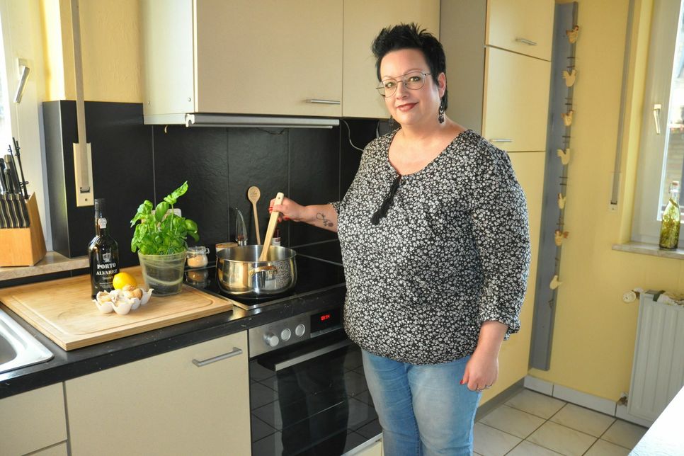 Kerstin Döring will mit ihren Gerichten die Juroren der "Küchenschlacht" überzeugen und den Wochensieg bei der ZDF-Kochshow erringen.