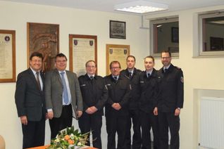 Bürgermeister Queck betonte die Wichtigkeit der Stützpunktwehr für die Sicherheit der Bürgerinnen und Bürger seiner Stadt. Er bedankte sich, dass die Wehr sich über ihre Aufgabe hinaus für Hermeskeil engagiere. Sei es bei der Maifeier am Rathaus, den Böllerschüssen beim Stadtfest oder wie zuletzt dem Jubiläum anlässlich des 25jährigen Bestehens der Jugendfeuerwehr. Fotos: FF