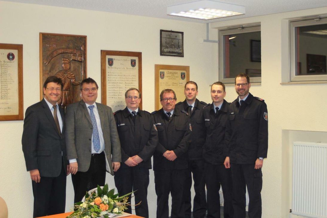 Bürgermeister Queck betonte die Wichtigkeit der Stützpunktwehr für die Sicherheit der Bürgerinnen und Bürger seiner Stadt. Er bedankte sich, dass die Wehr sich über ihre Aufgabe hinaus für Hermeskeil engagiere. Sei es bei der Maifeier am Rathaus, den Böllerschüssen beim Stadtfest oder wie zuletzt dem Jubiläum anlässlich des 25jährigen Bestehens der Jugendfeuerwehr. Fotos: FF